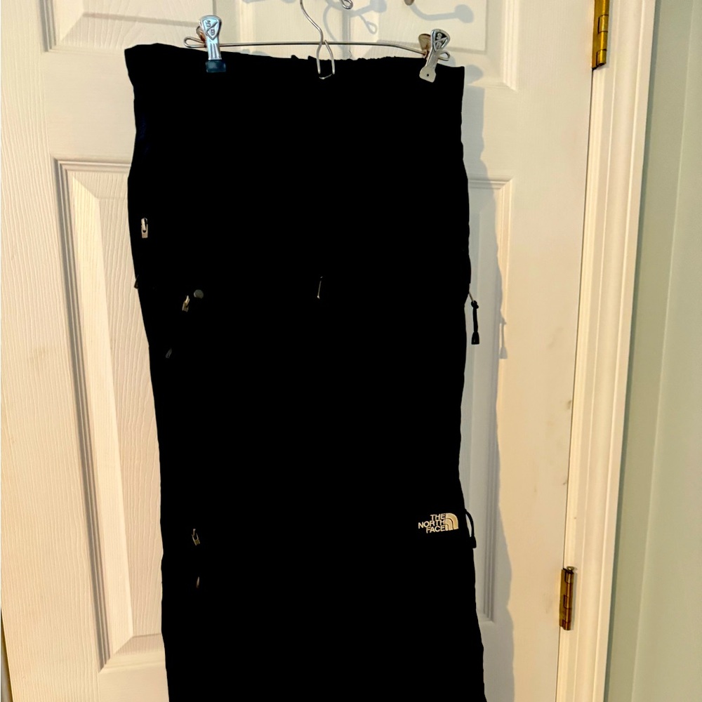 Men’s The North Face black ski pants- size medium